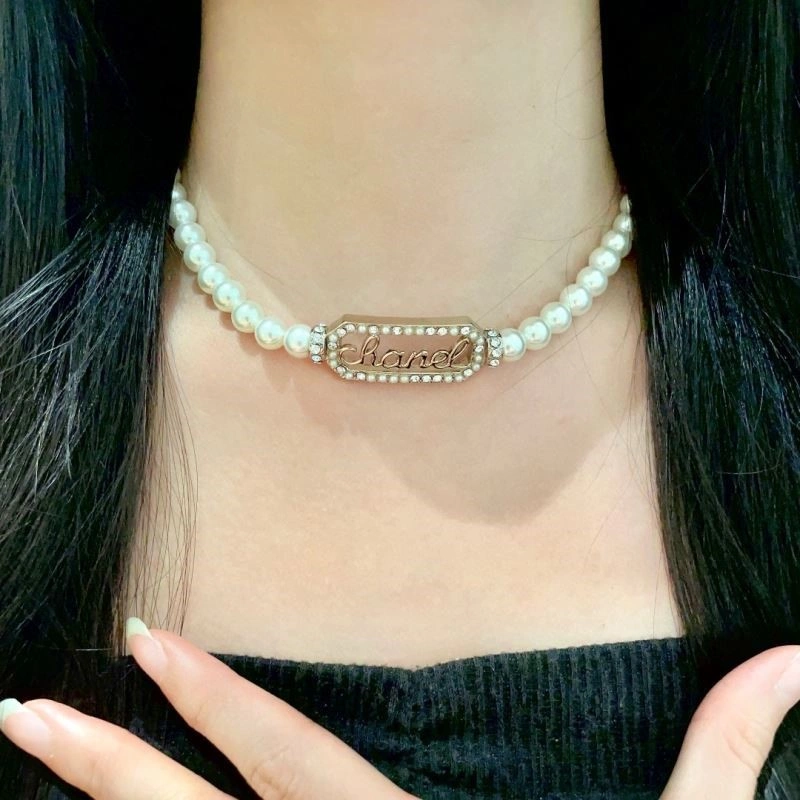 Compact Chanel Necklaces 220879