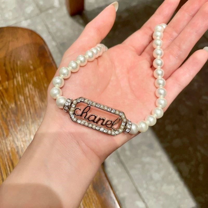 Compact Chanel Necklaces 220879