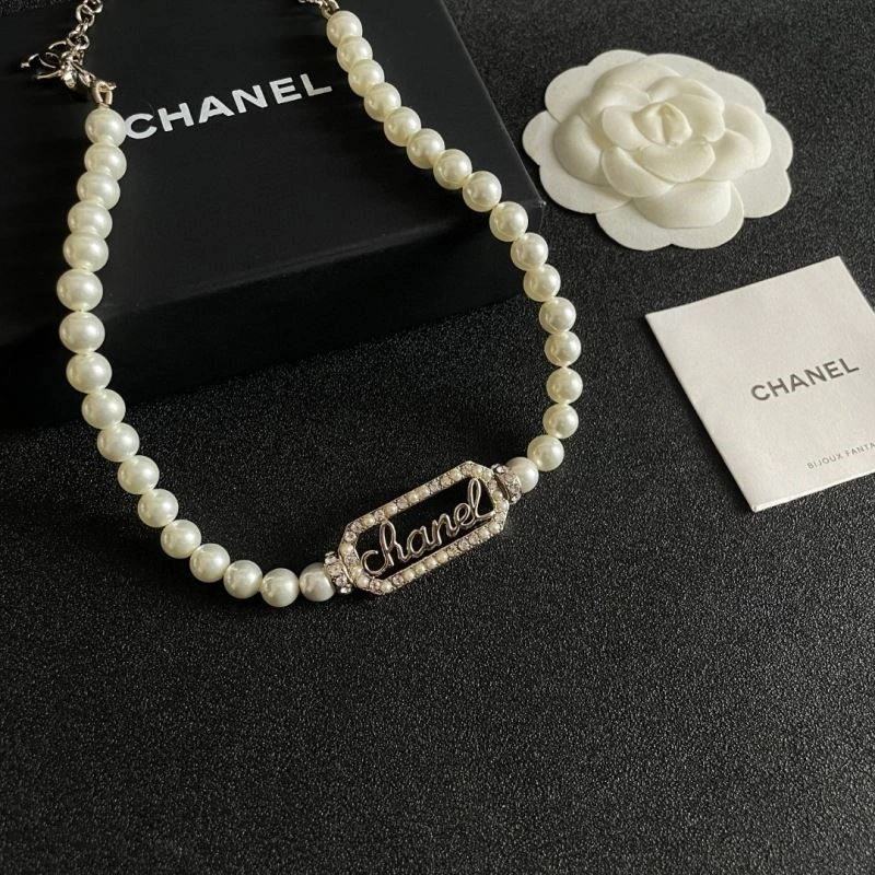 Compact Chanel Necklaces 220879