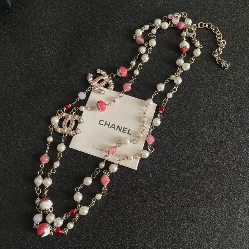 Snug Chanel Necklaces 220854