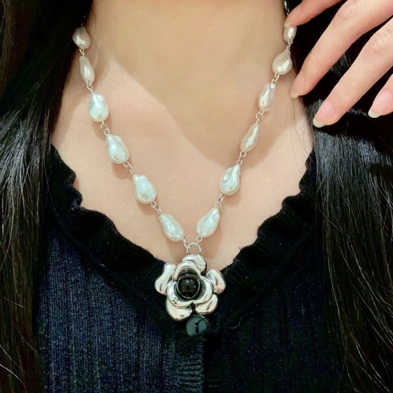 Contemporary Chanel Necklaces 220851
