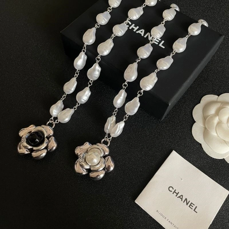 Contemporary Chanel Necklaces 220851