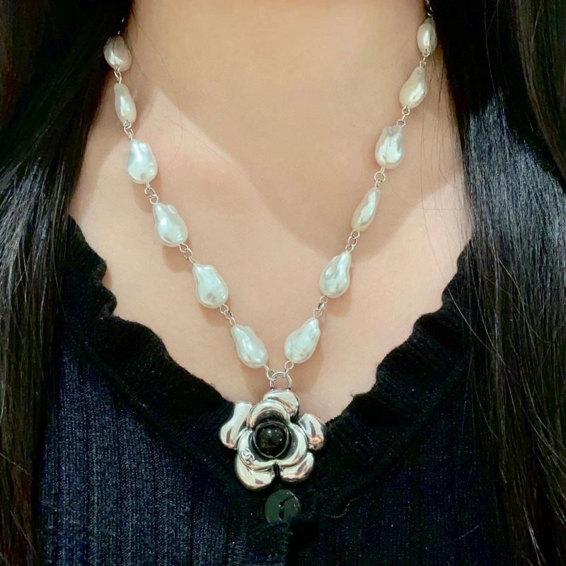 Contemporary Chanel Necklaces 220851