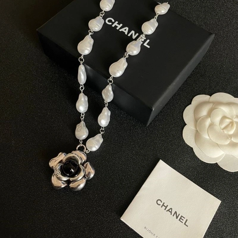 Contemporary Chanel Necklaces 220851