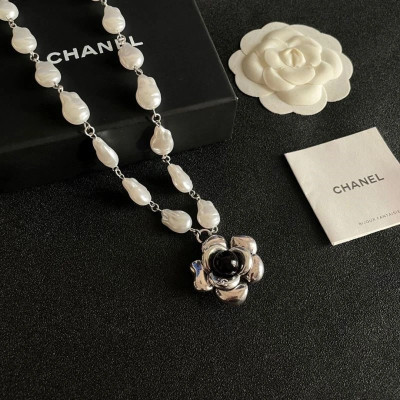 Contemporary Chanel Necklaces 220851