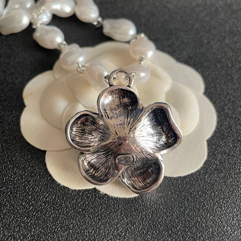 Contemporary Chanel Necklaces 220851