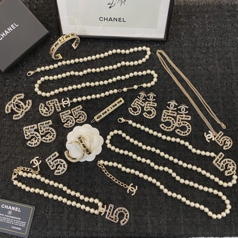 Stylish Chanel Necklaces 220816
