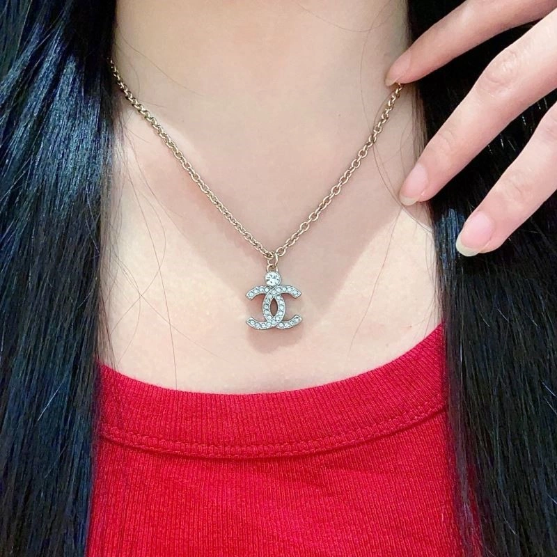 Sustainable Chanel Necklaces 220766