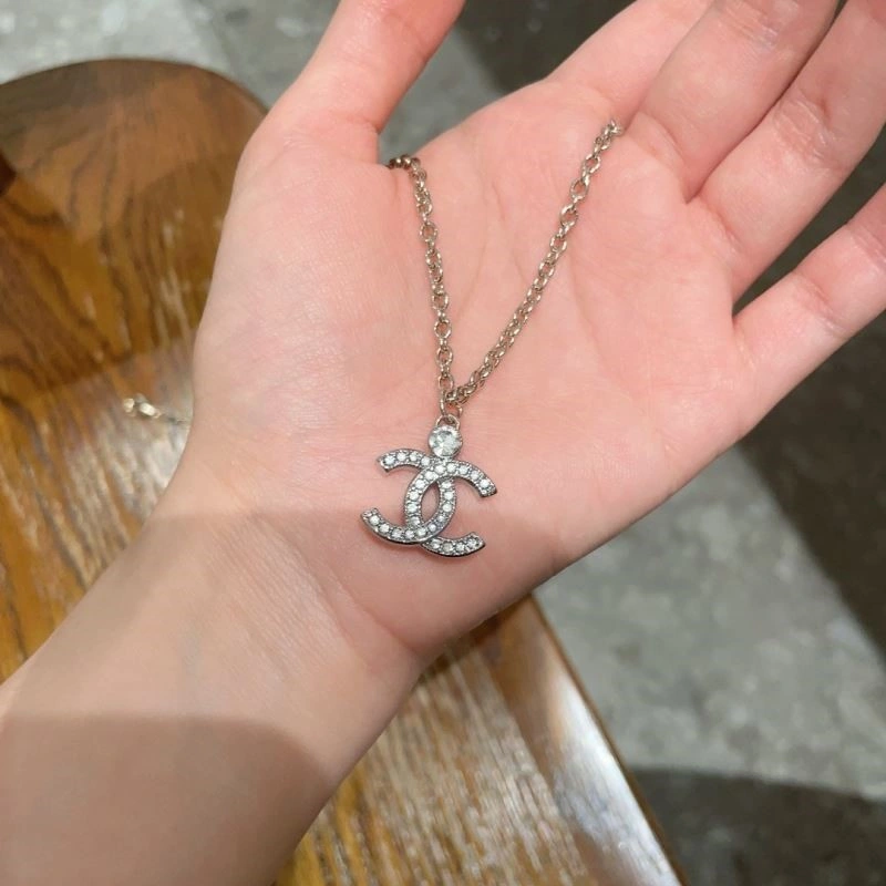 Sustainable Chanel Necklaces 220766