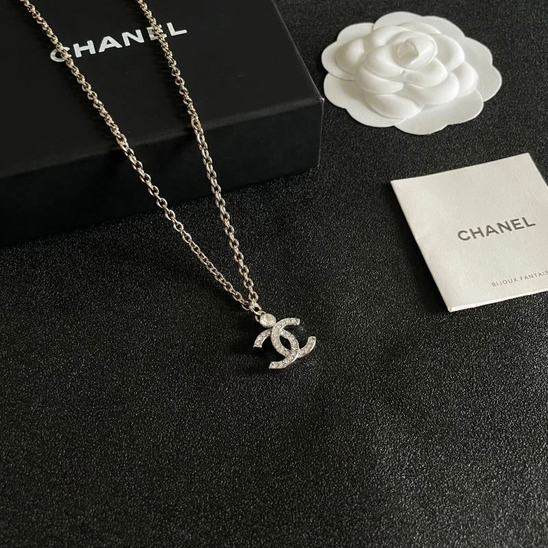 Sustainable Chanel Necklaces 220766