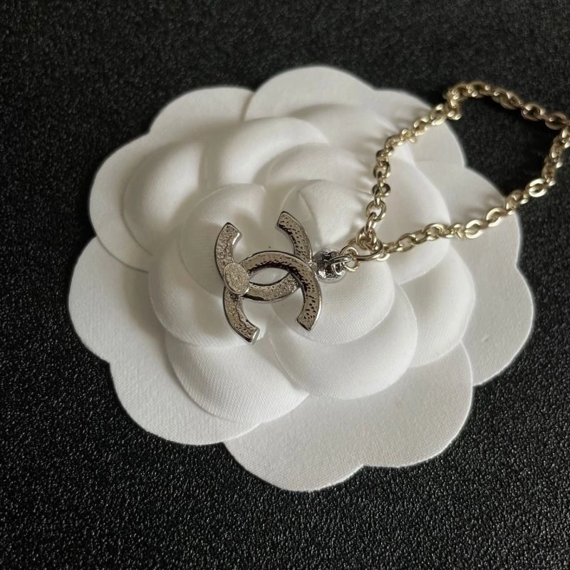 Sustainable Chanel Necklaces 220766