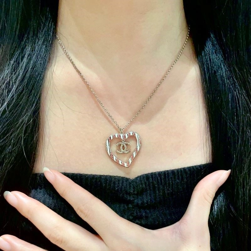 Comfortable Chanel Necklaces 220731