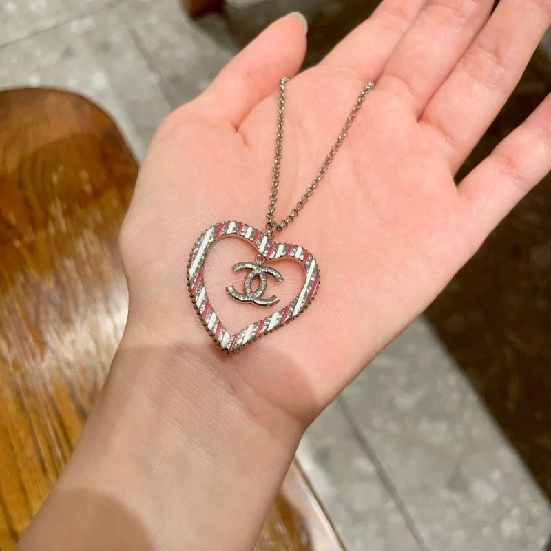 Comfortable Chanel Necklaces 220731