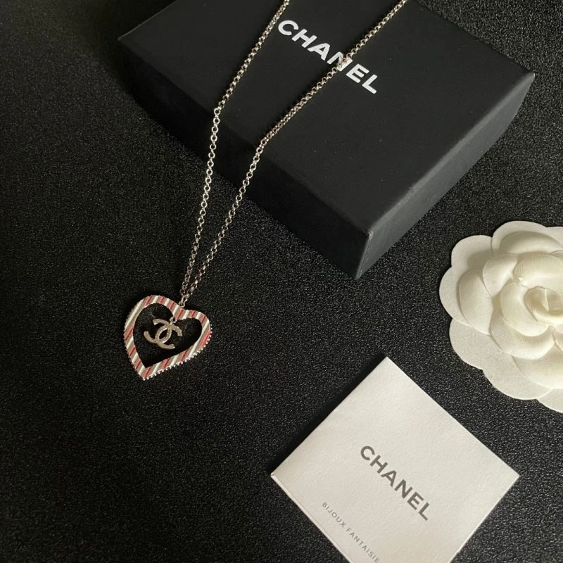 Comfortable Chanel Necklaces 220731