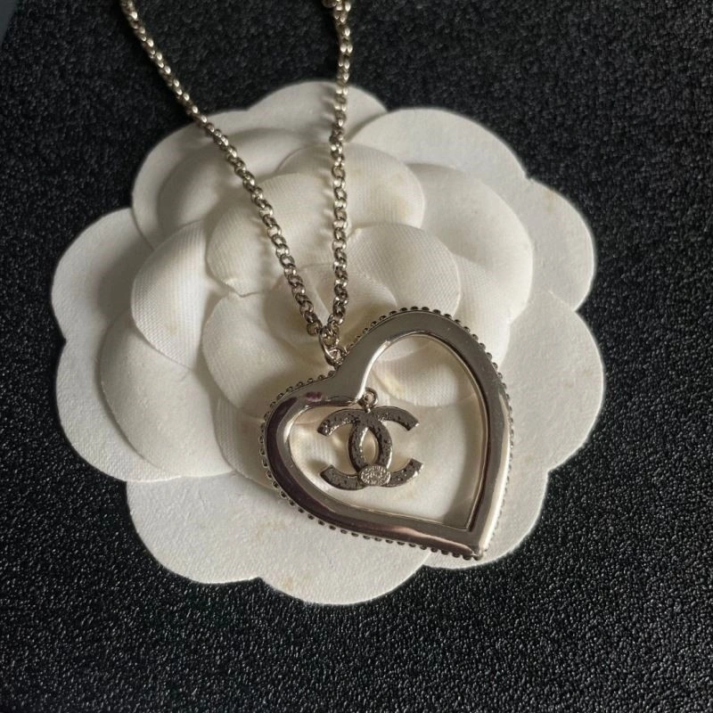 Comfortable Chanel Necklaces 220731