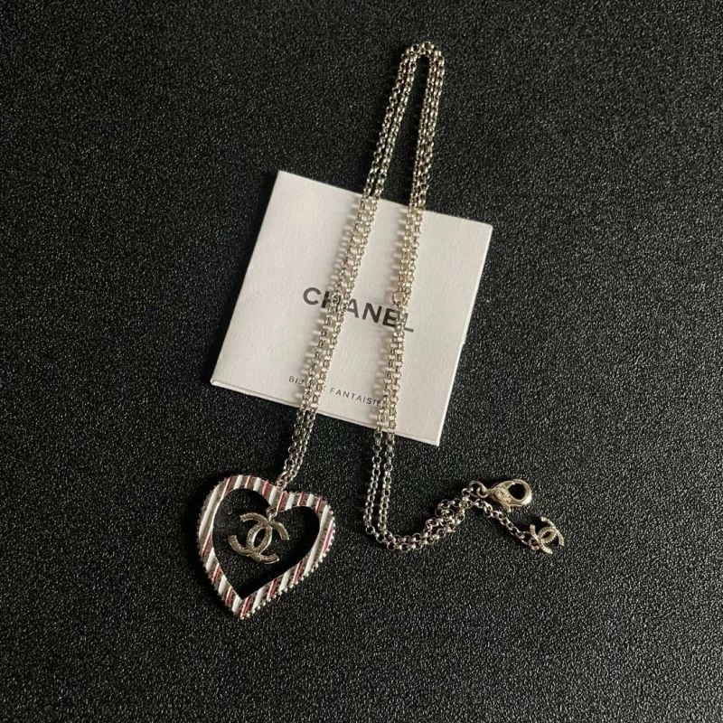 Comfortable Chanel Necklaces 220731
