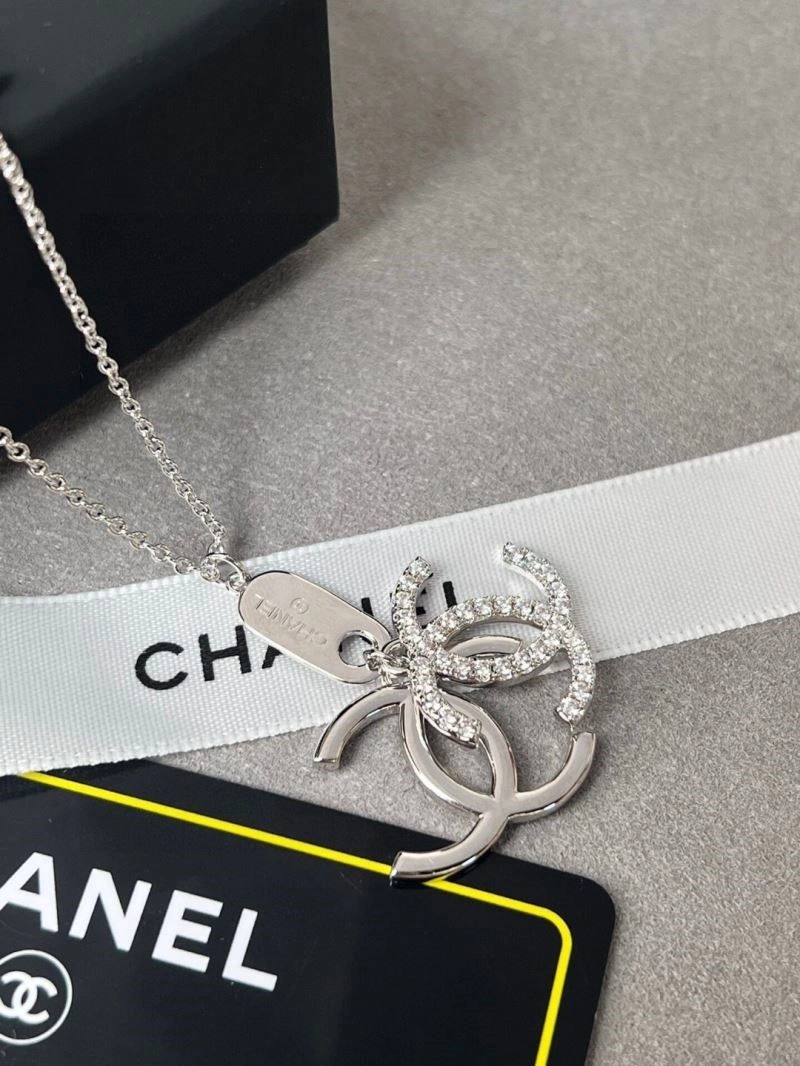 Contemporary Chanel Necklaces 220716