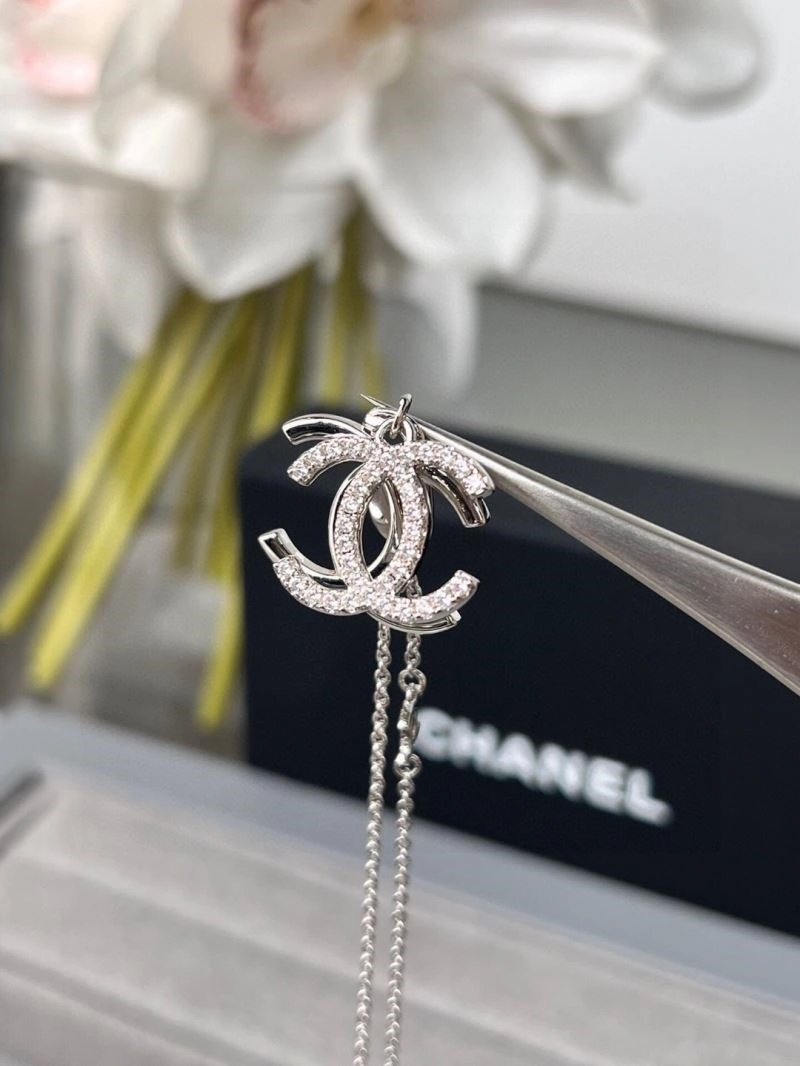 Contemporary Chanel Necklaces 220716