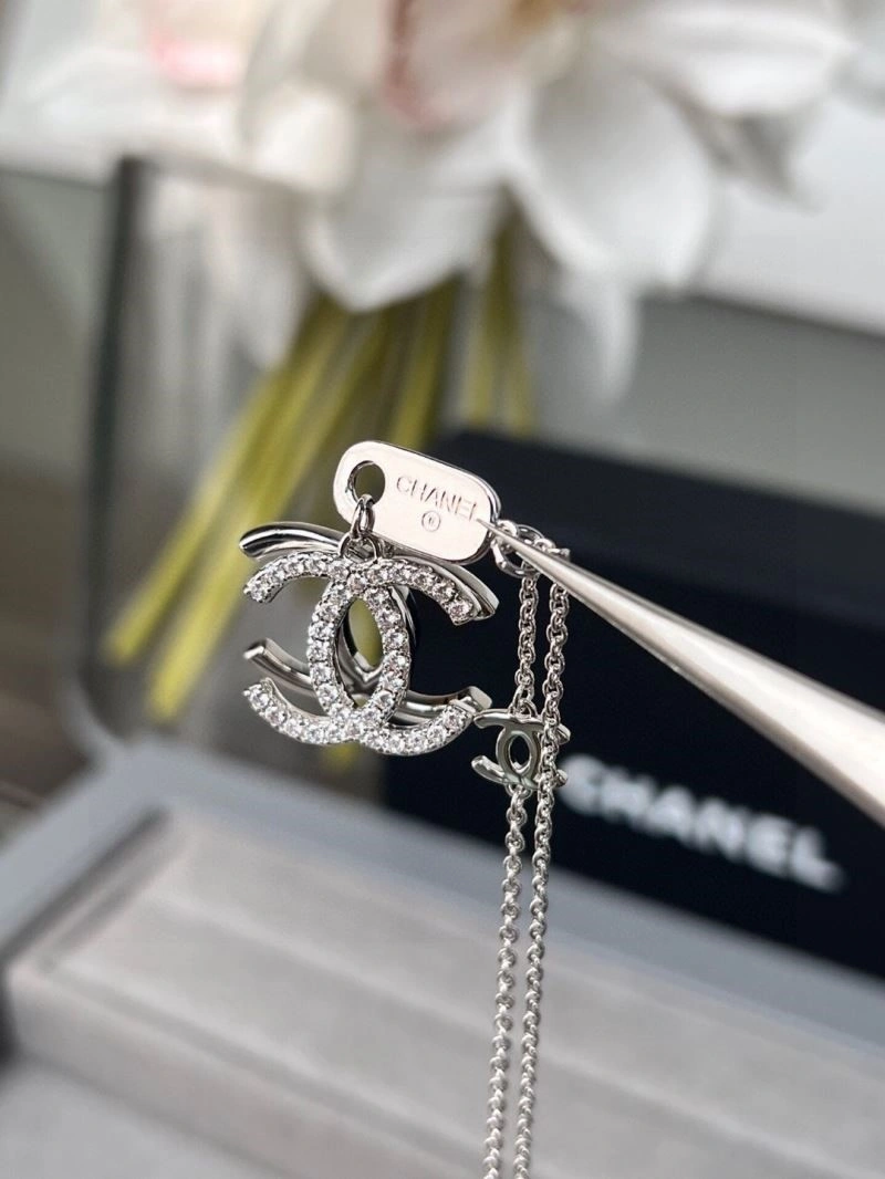 Contemporary Chanel Necklaces 220716