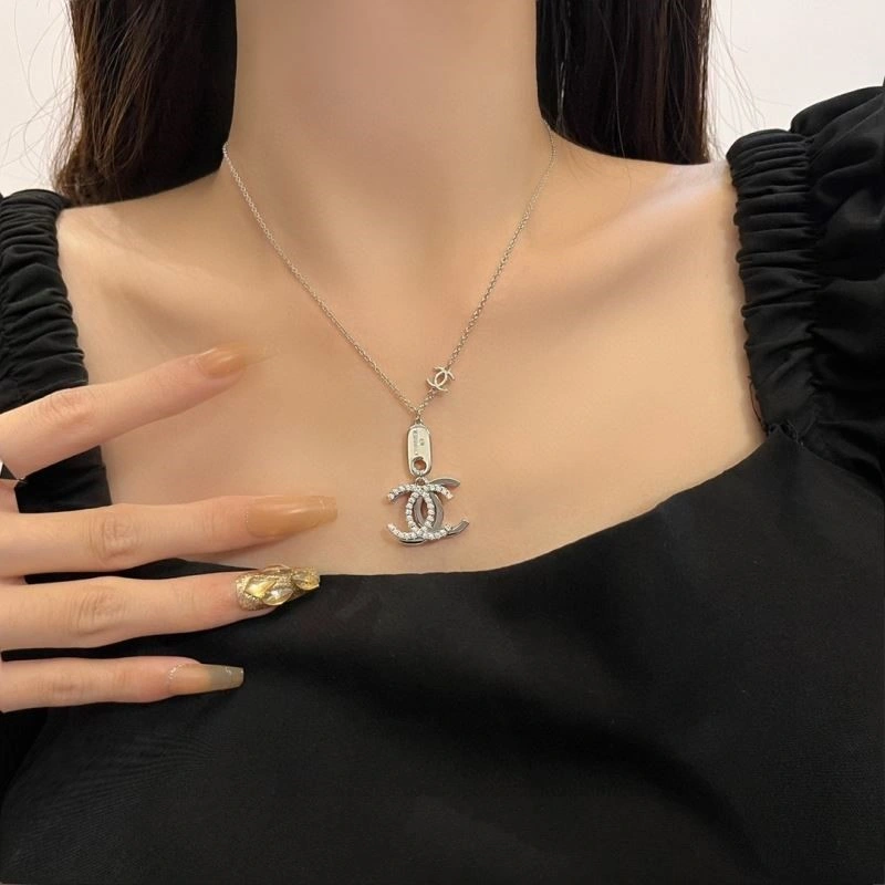 Contemporary Chanel Necklaces 220716