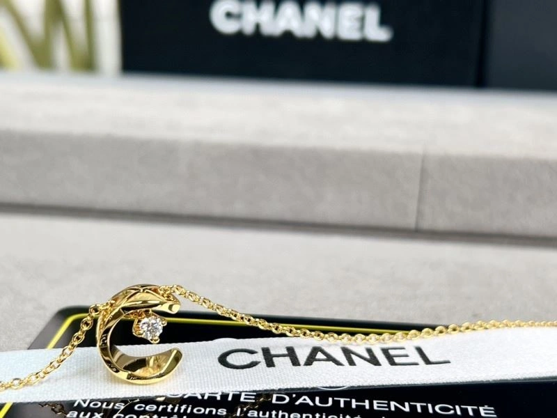 Chanel Necklaces Packable 220703