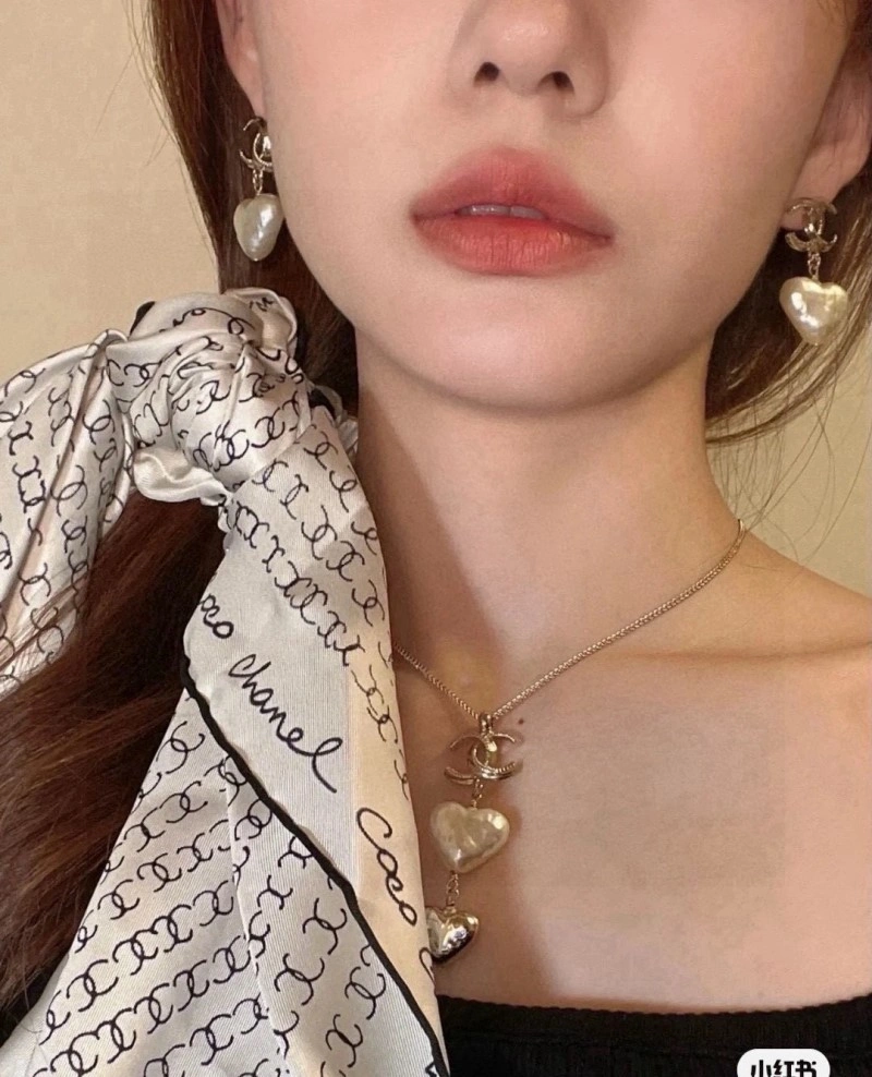 Stylish Chanel Necklaces 220628