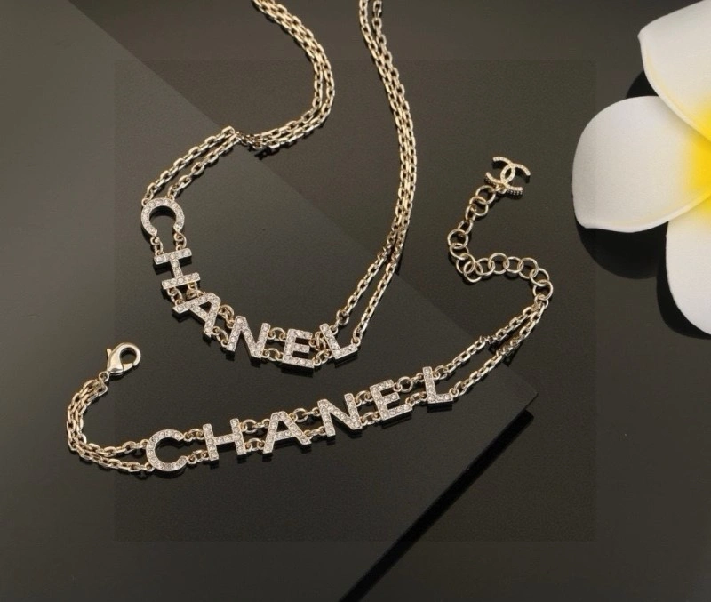 EyeCatching Chanel Necklaces 220585