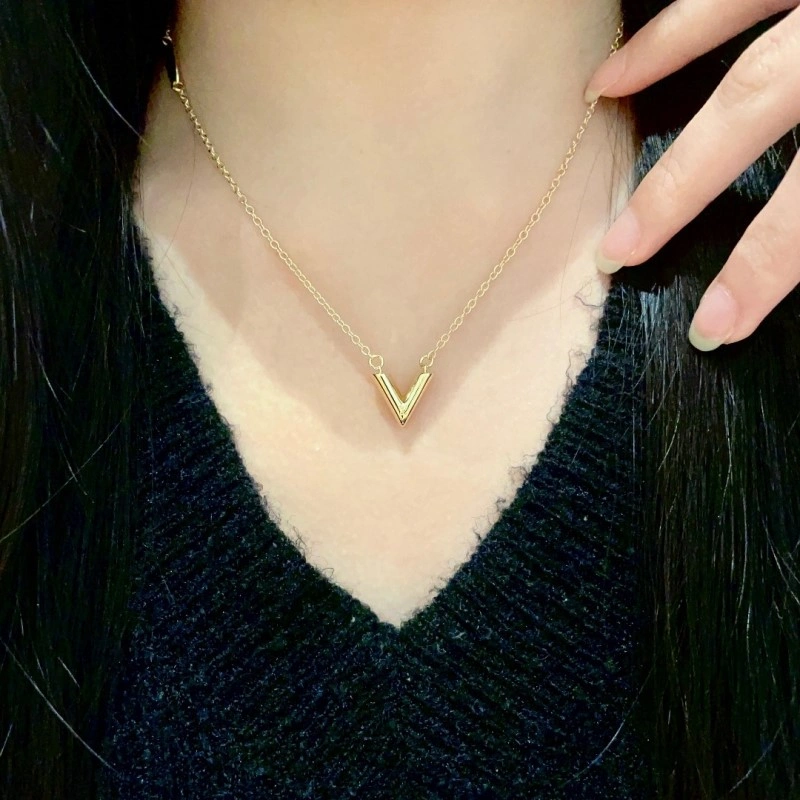 Sleek Chanel Necklaces 220581
