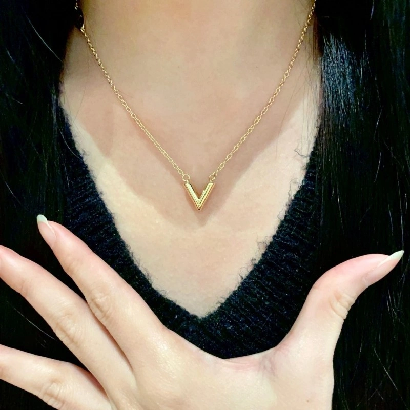 Sleek Chanel Necklaces 220581