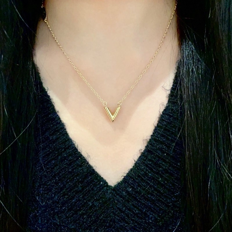 Sleek Chanel Necklaces 220581