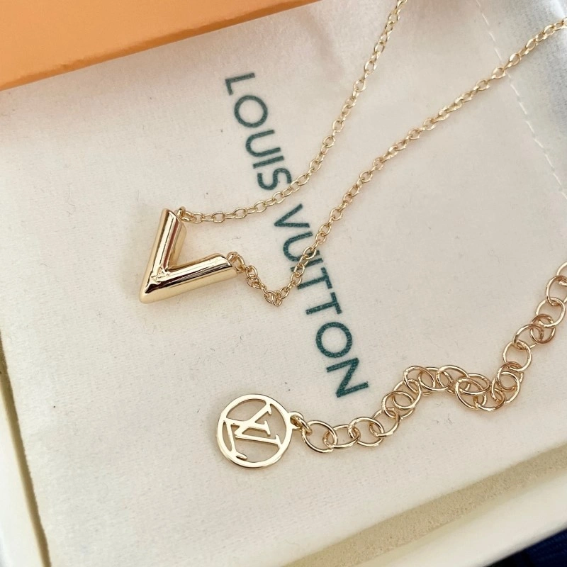 Sleek Chanel Necklaces 220581