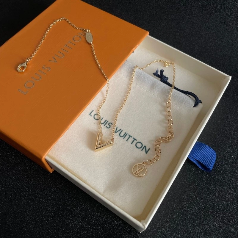 Sleek Chanel Necklaces 220581