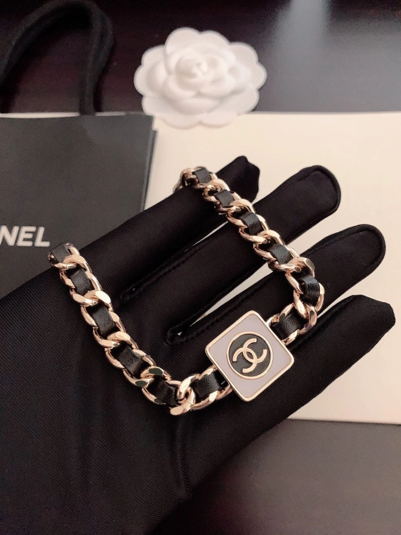 Sporty Chanel Necklaces 220584