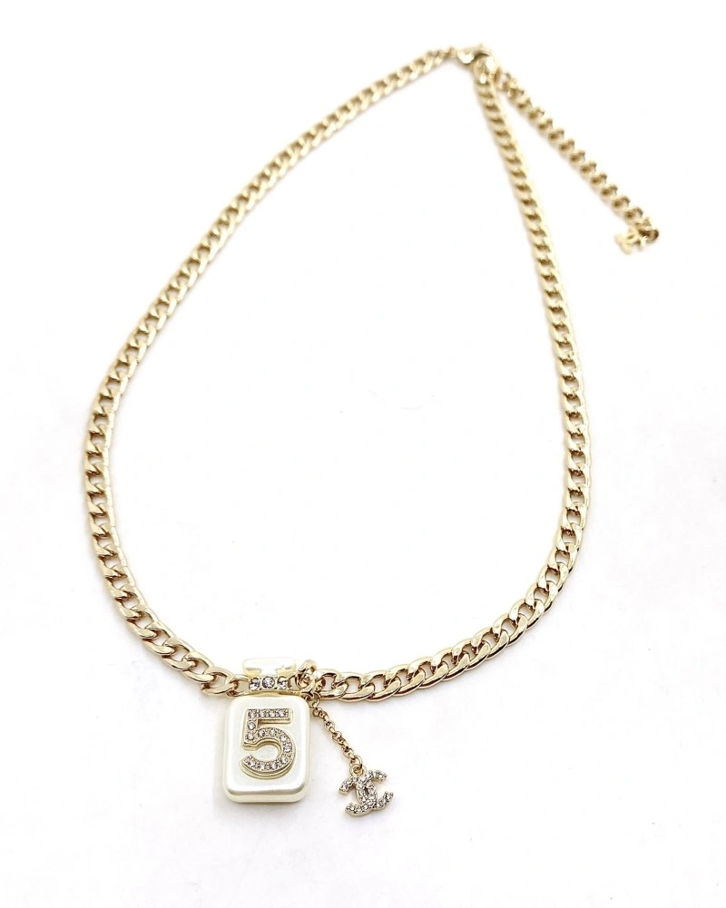 Chanel Necklaces Sophisticated 219240
