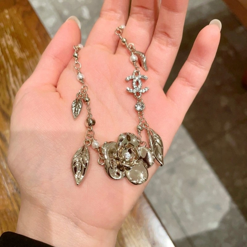 Supportive Chanel Necklaces 219221