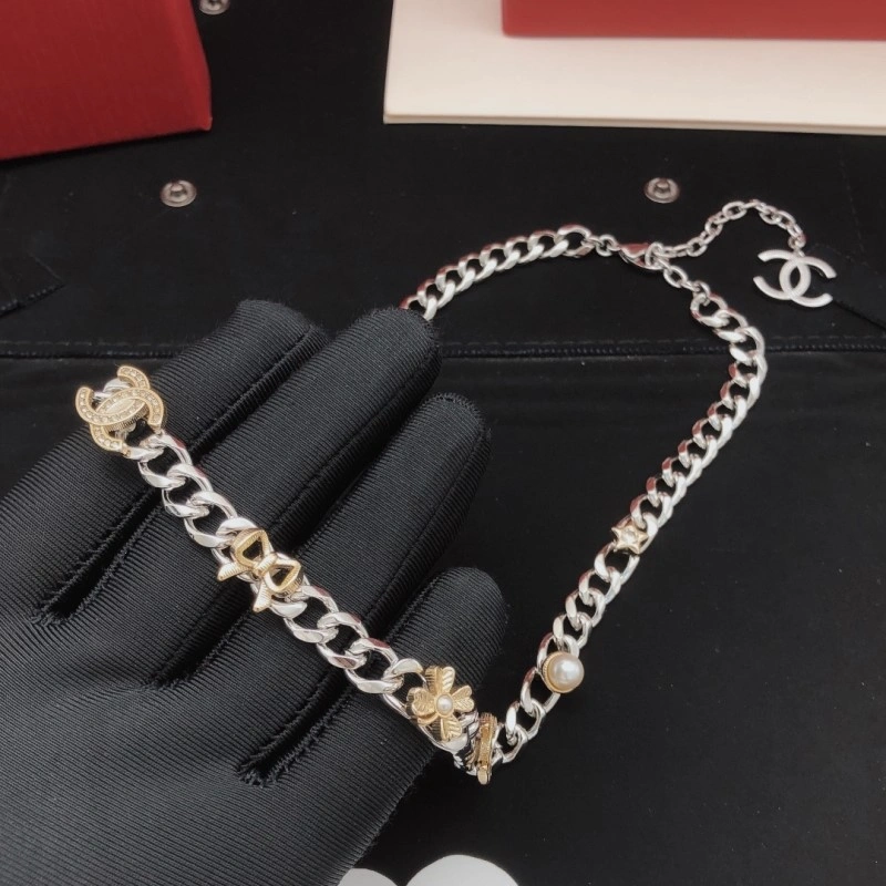 Snug Chanel Necklaces 219197