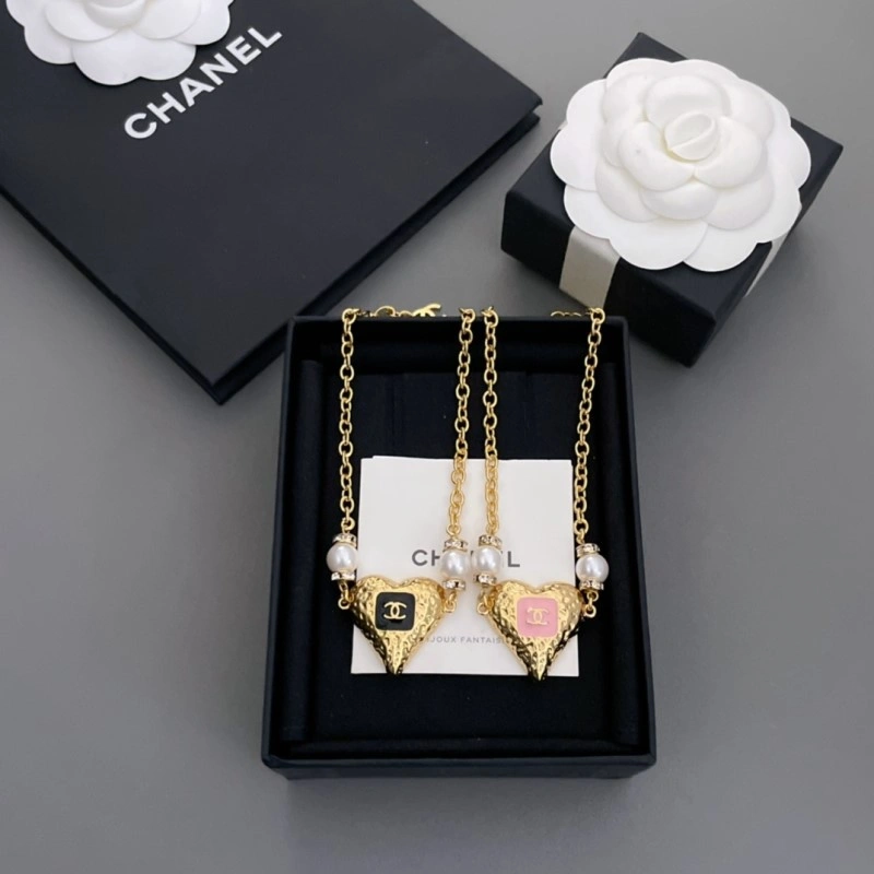 Effortless Chanel Necklaces 219147