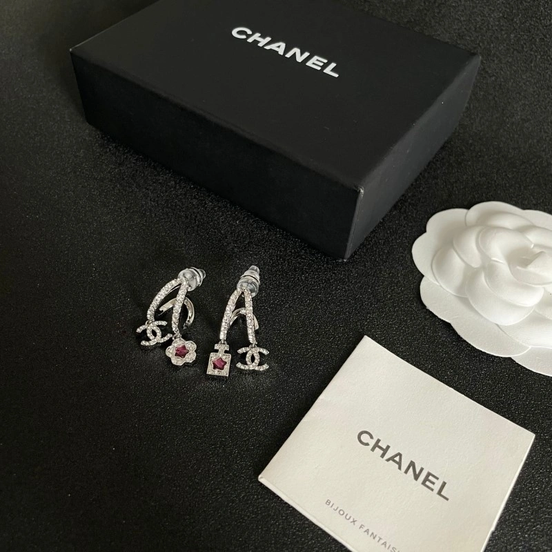 Sporty Chanel Necklaces 219140