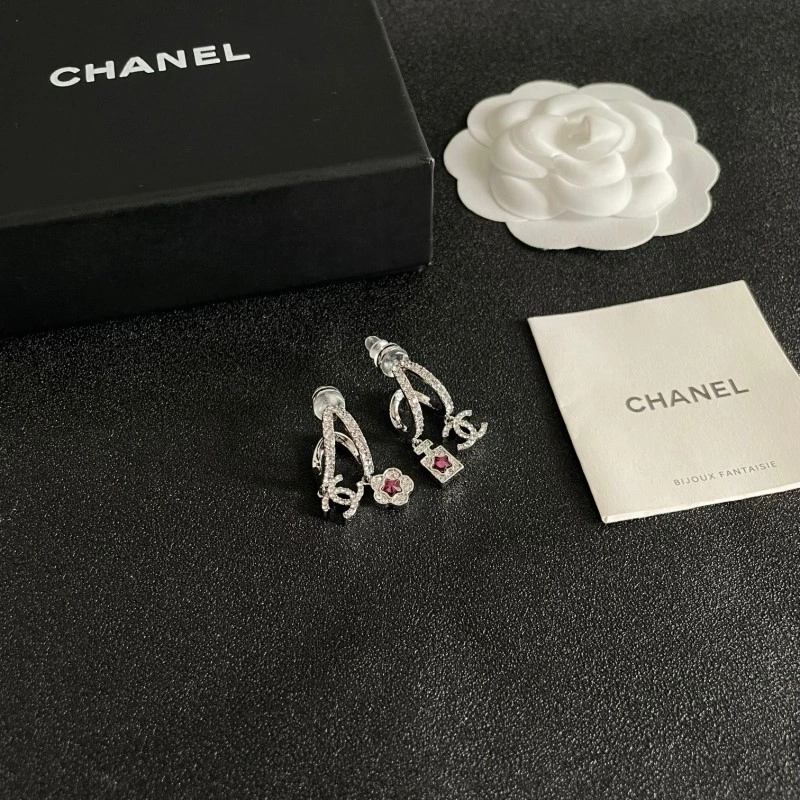 Sporty Chanel Necklaces 219140