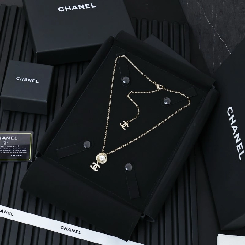 Chanel Necklaces Versatile 219120