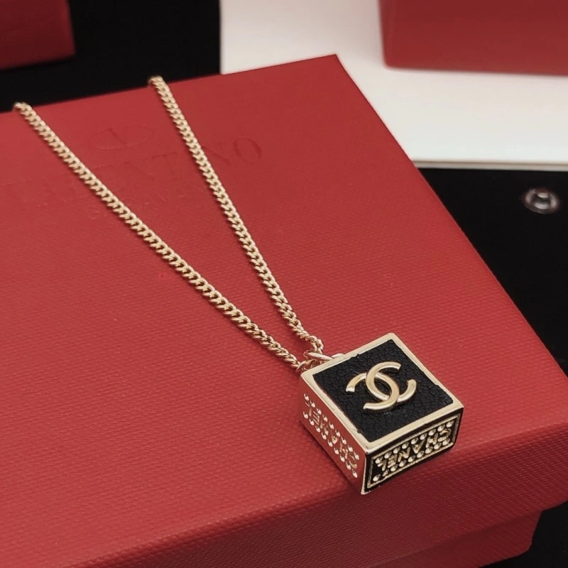 Refined Chanel Necklaces 219185