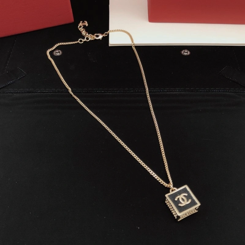 Refined Chanel Necklaces 219185