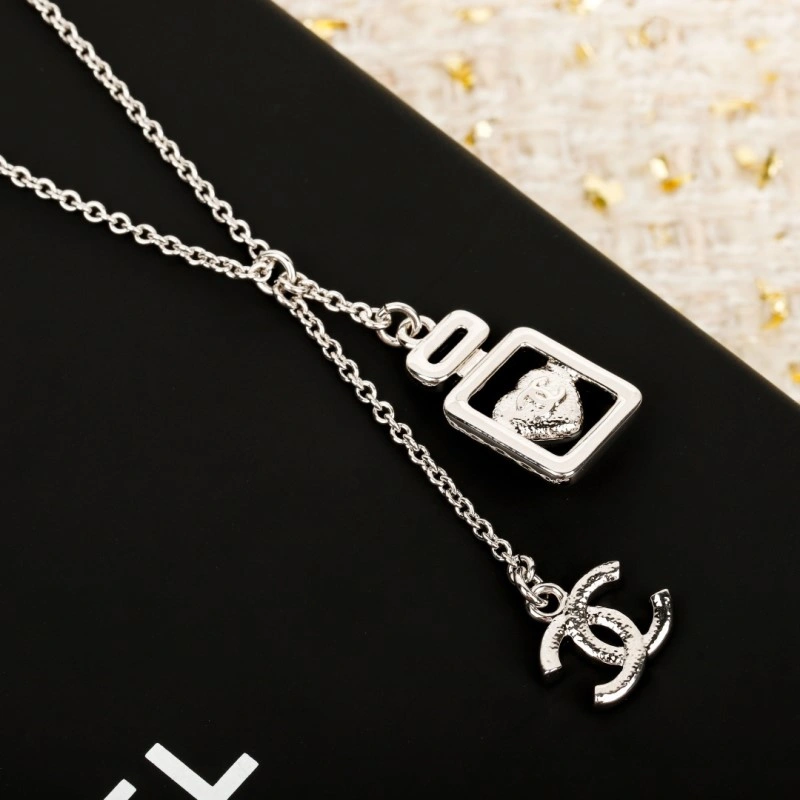 Versatile Chanel Necklaces 219077