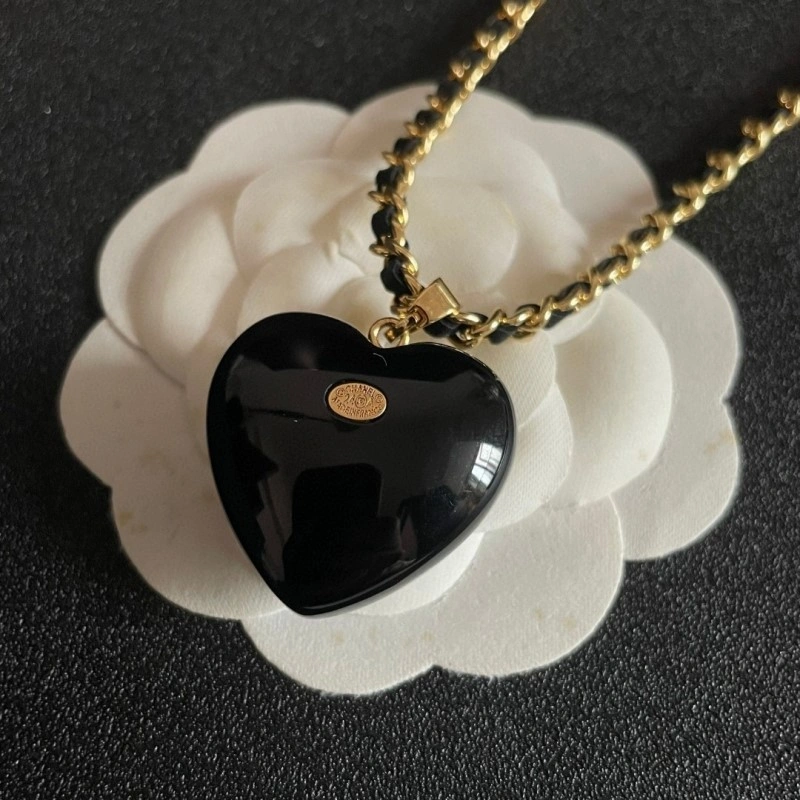 Chanel Necklaces Sophisticated 219076