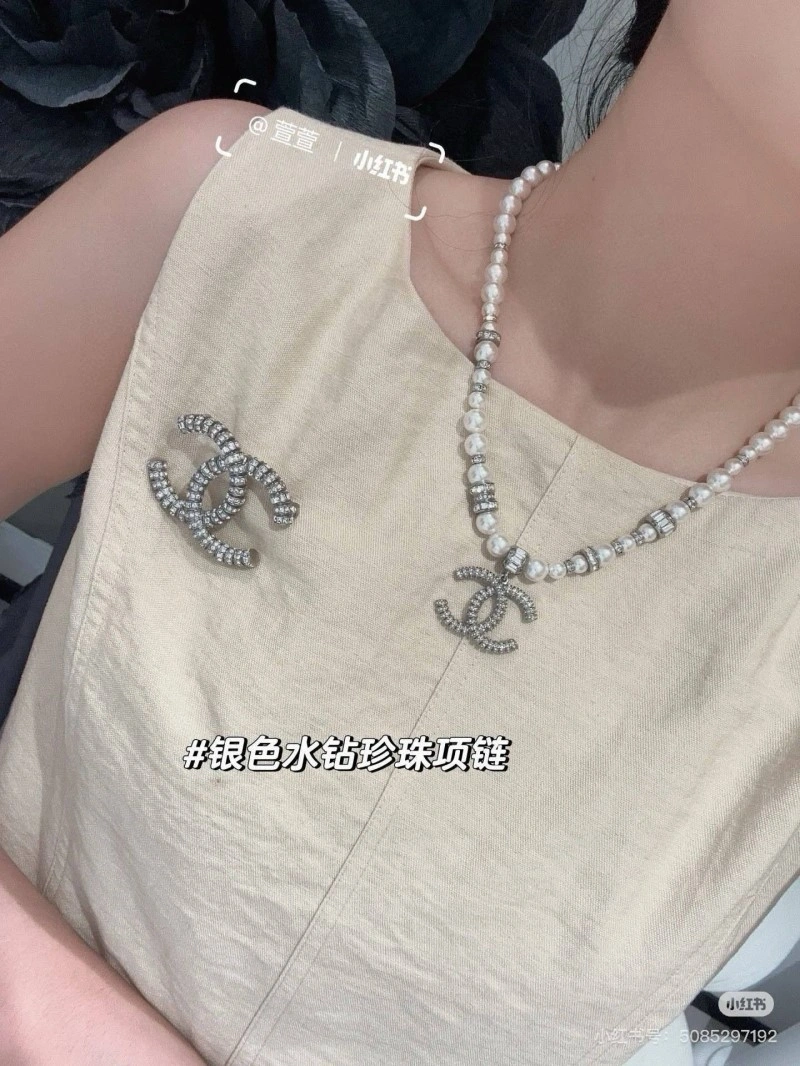 Vibrant Chanel Necklaces 219027