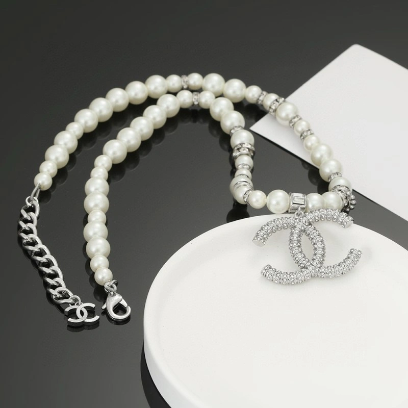 Vibrant Chanel Necklaces 219027