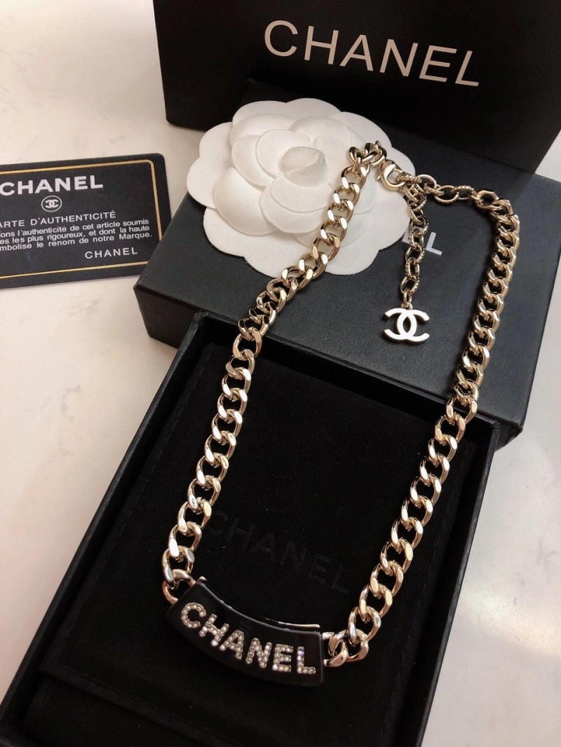 Sleek Chanel Necklaces 219020