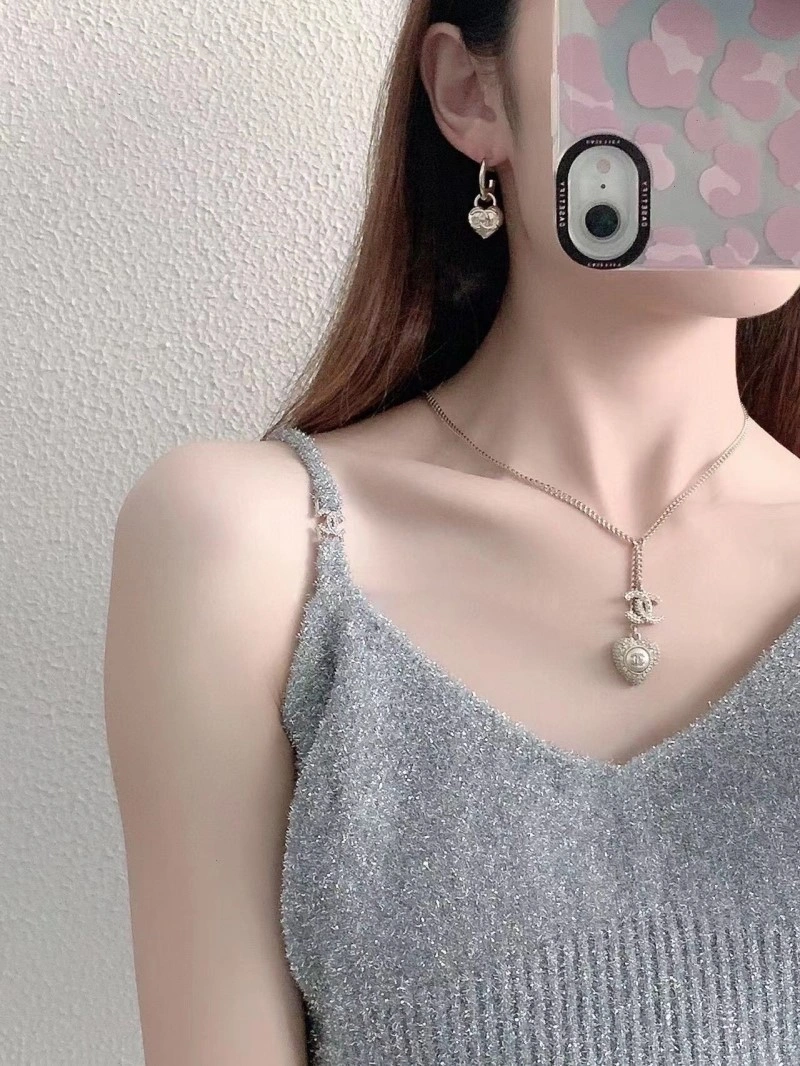 Sporty Chanel Necklaces 219005