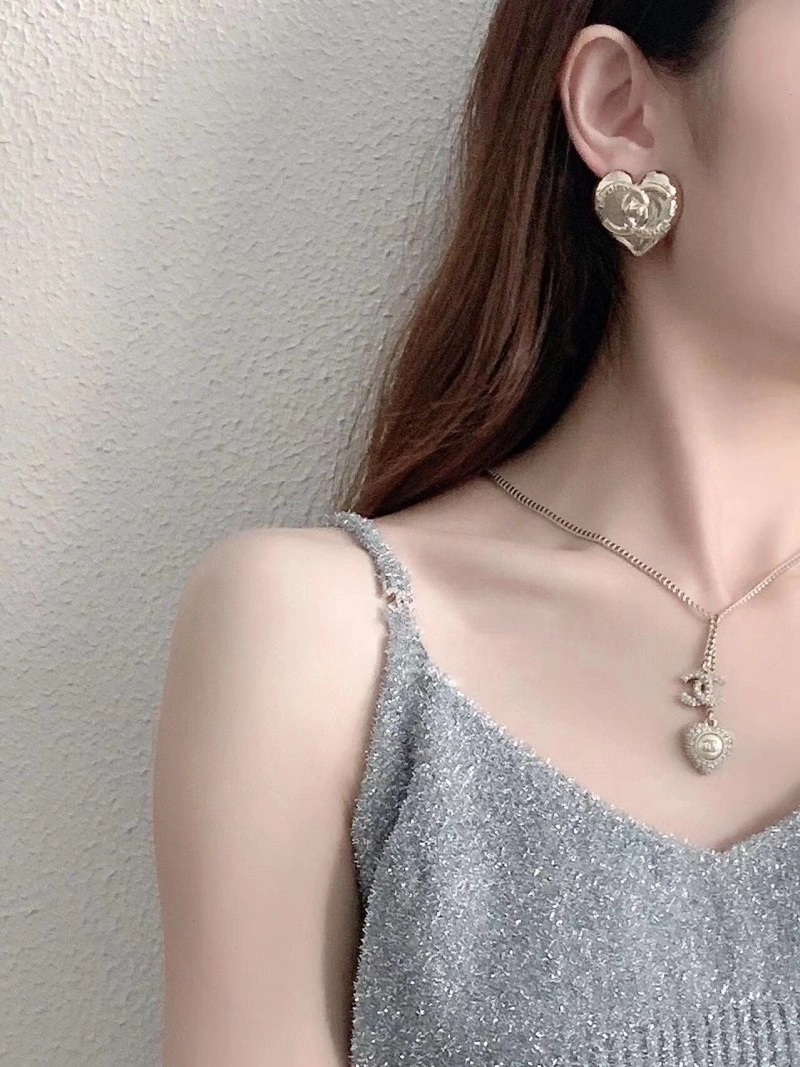 Sporty Chanel Necklaces 219005