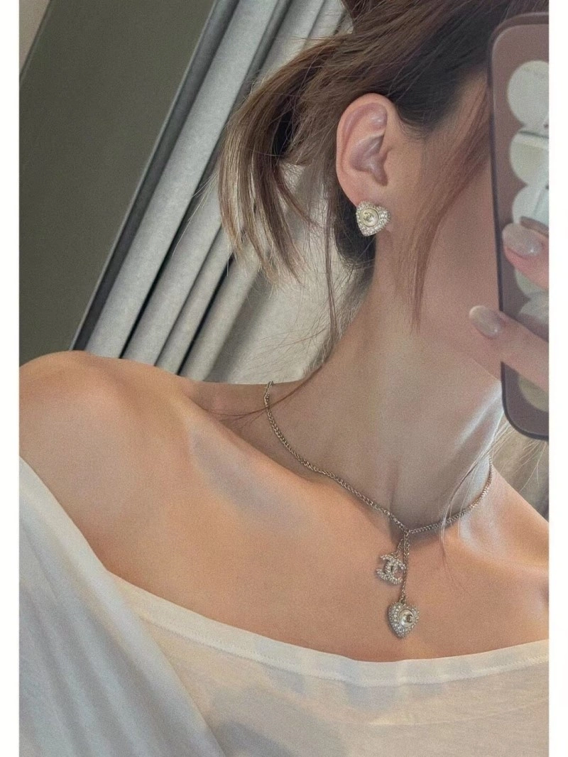 Sporty Chanel Necklaces 219005